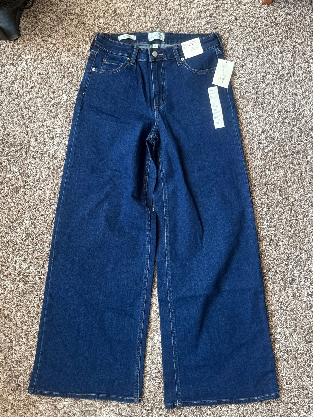 Universal Thread Wide-Leg Jeans in Dark Blue Denim